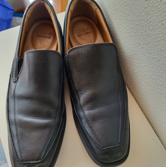 Clarks Other - Clarks size 9M leather loafers